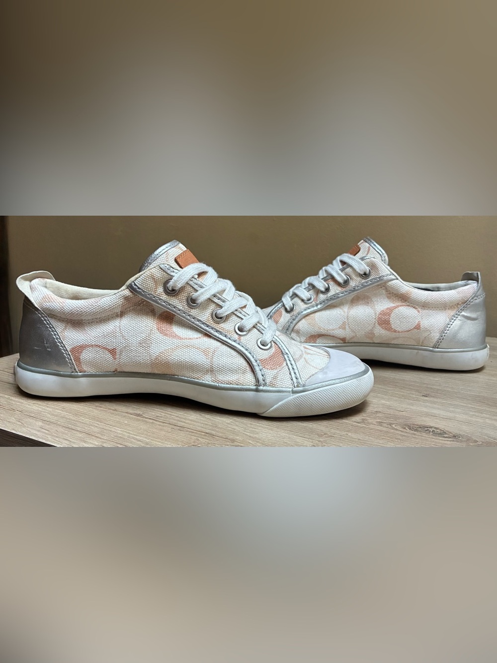 Coach Barrett Sneakers Feat. Signature C in silver/Peach - Picture 6 of 7